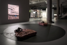 Ausstellungsansicht A New Protocol VR (v 2.0) von Timur Si-Quin. Foto Luca Girardini, CC NC-SA 4.0